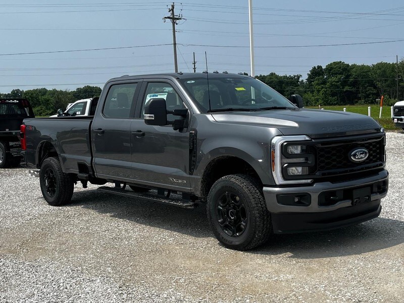 2025 Ford F-250 photo 2