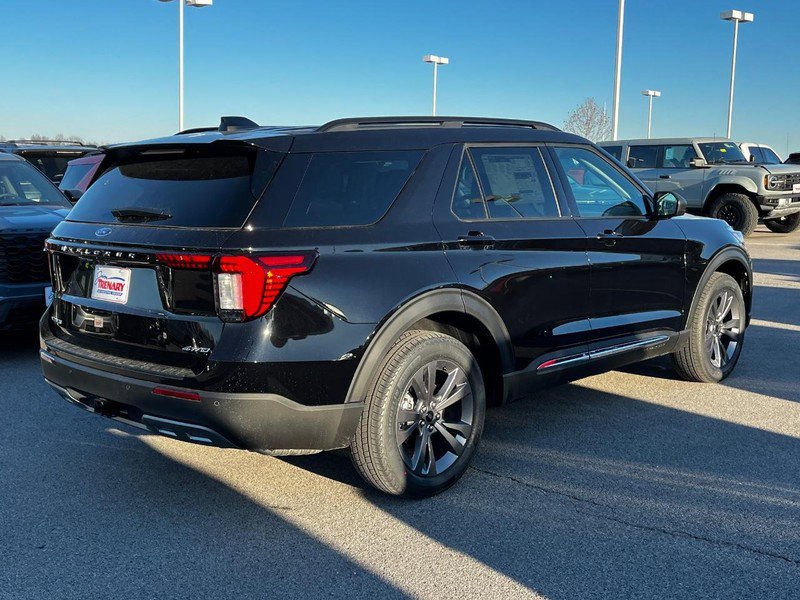 2025 Ford Explorer photo 3