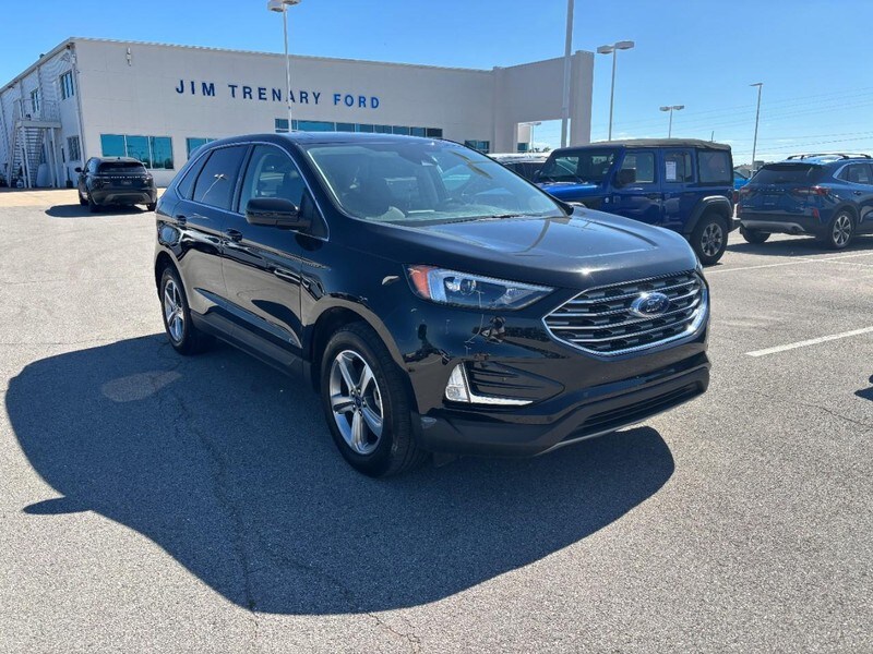 2022 Ford Edge SEL photo 2