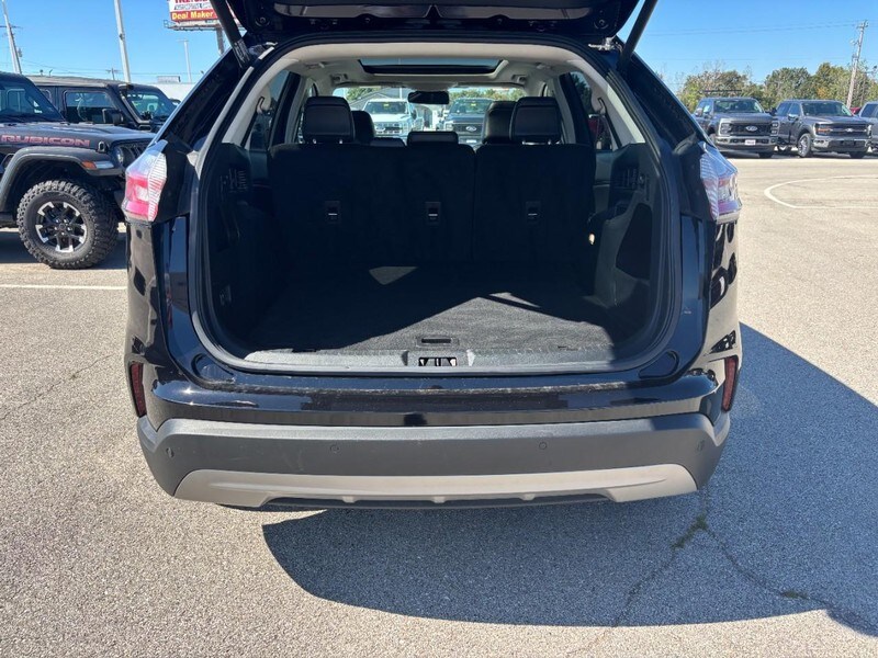 2022 Ford Edge SEL photo 4
