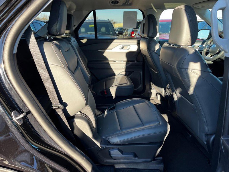 2025 Ford Explorer photo 4
