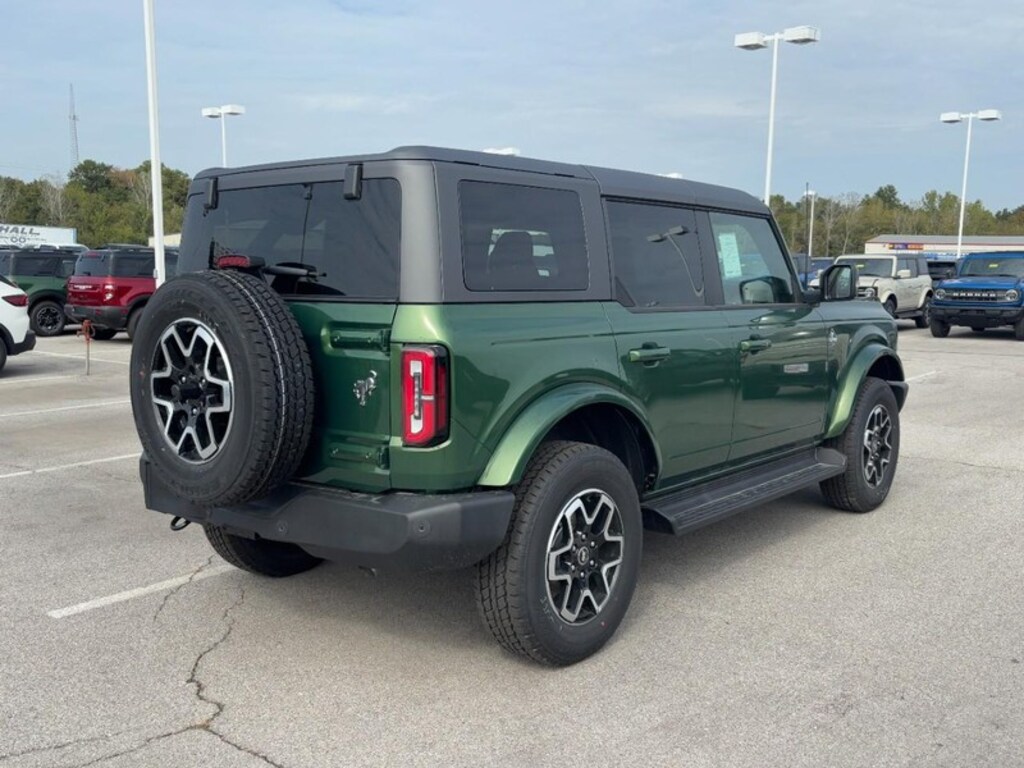 New 2025 Ford Bronco Outer Banks SUV