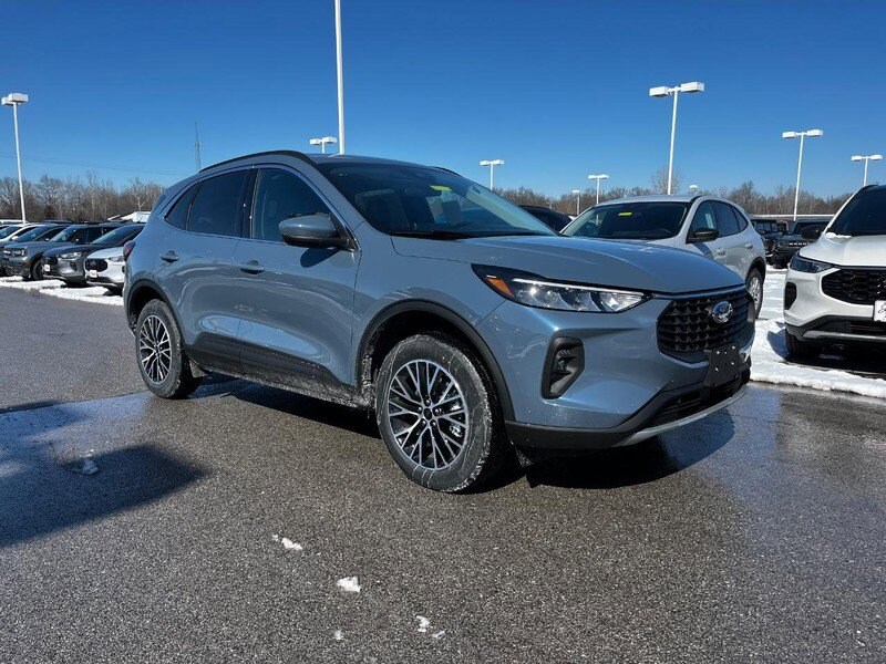 2025 Ford Escape photo 2