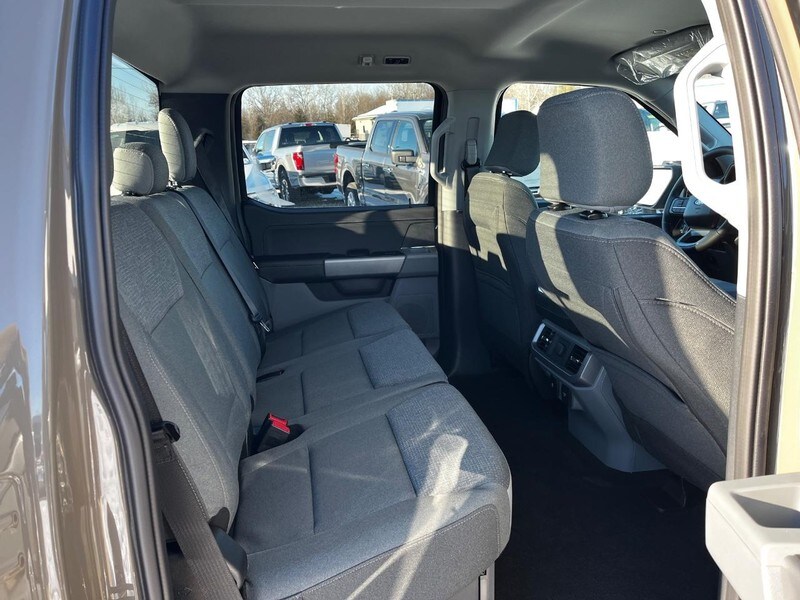 2025 Ford F-150 XLT photo 3