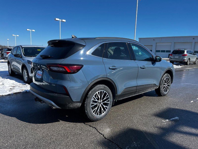 2025 Ford Escape photo 3