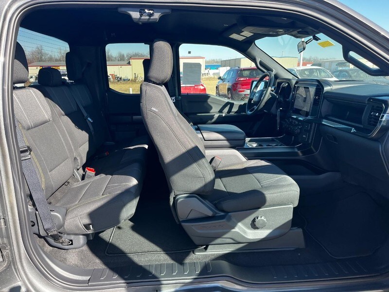 2025 Ford F-150 STX photo 4