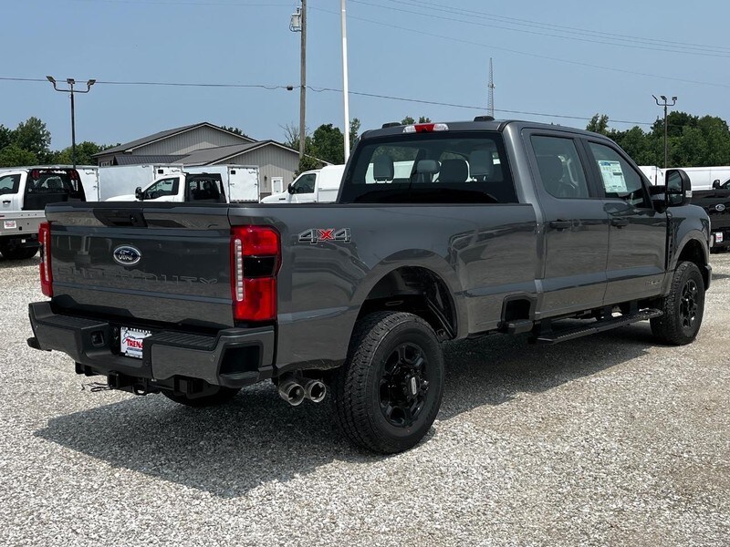 2025 Ford F-250 photo 3