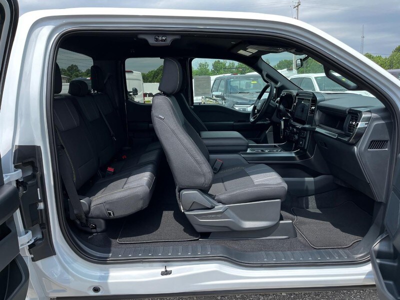 2025 Ford F-150 STX photo 4