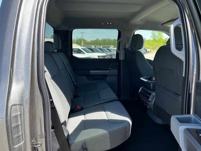 2025 Ford F-150 XLT photo 3