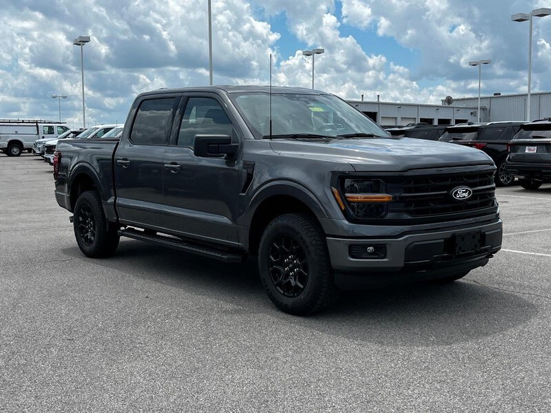 2025 Ford F-150 XLT photo 2