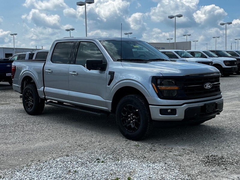 2025 Ford F-150 XLT photo 2