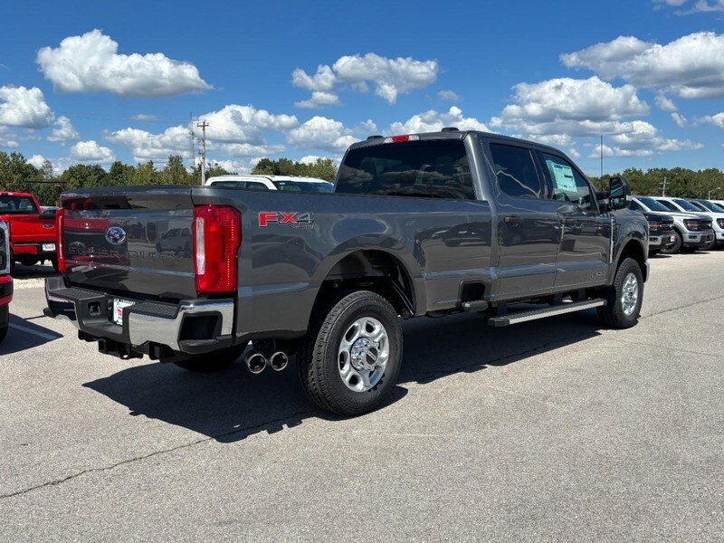 2026 Ford F-250 XLT photo 3