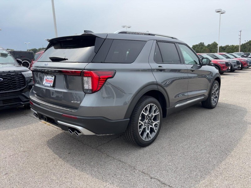 2025 Ford Explorer Platinum photo 3