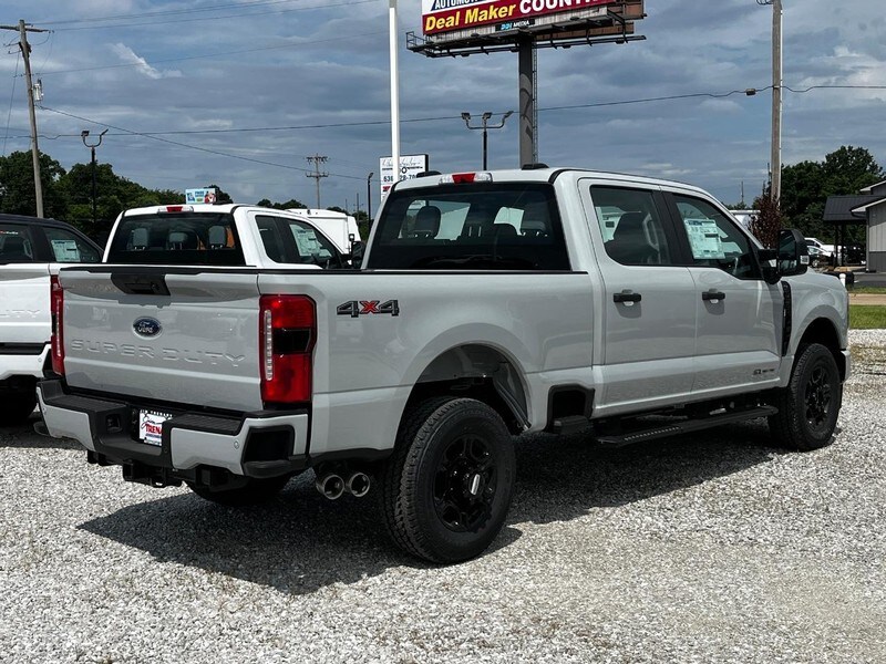 2025 Ford F-250 photo 2