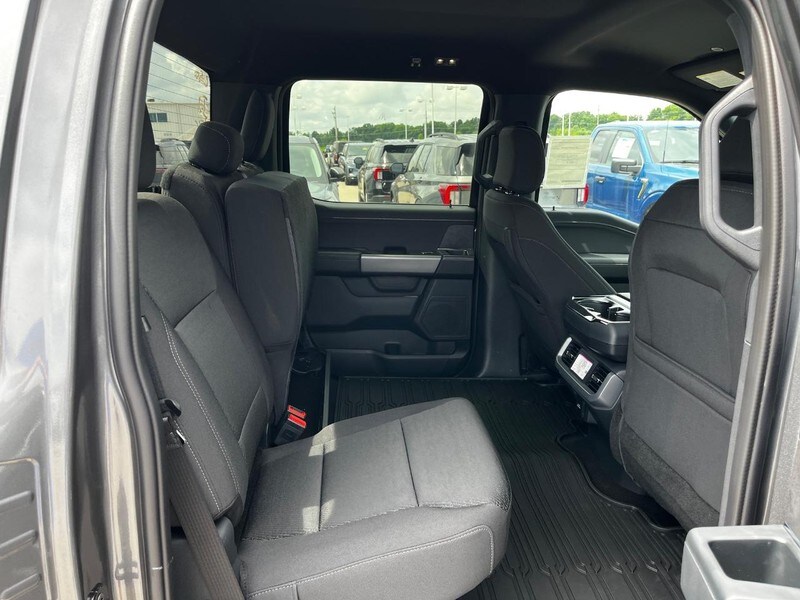 2025 Ford F-150 XLT photo 4