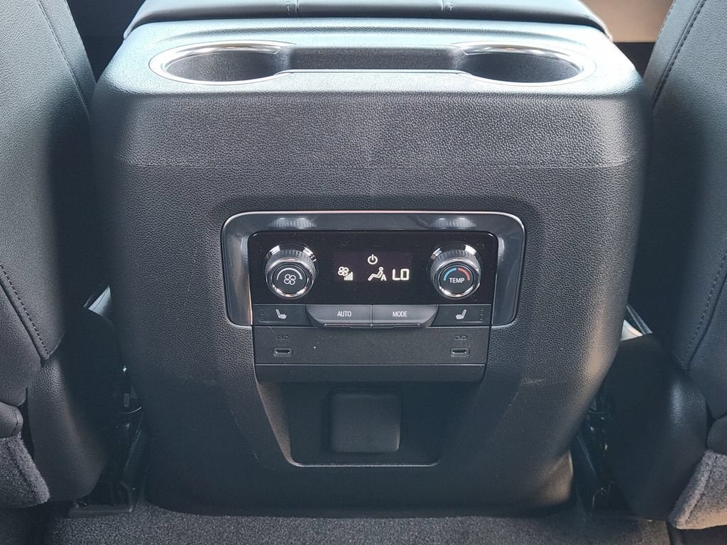 2026 Chevrolet Suburban LT - Photo 22