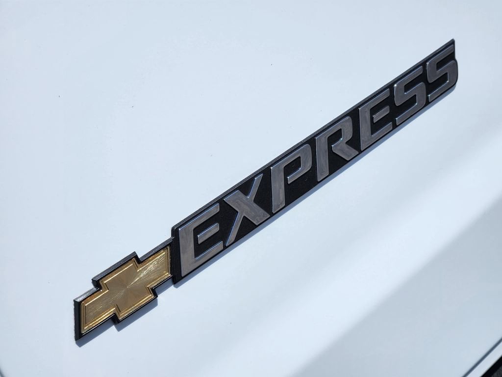 2025 Chevrolet Express Cargo Work Van - Photo 8