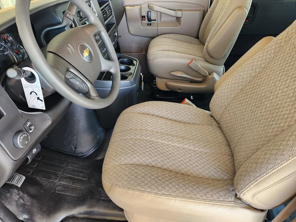 2025 Chevrolet Express Cargo Work Van - Photo 9