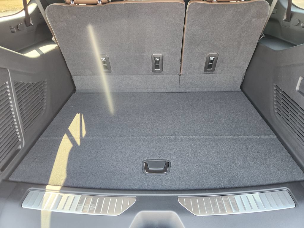 2026 Chevrolet Suburban High Country - Photo 28