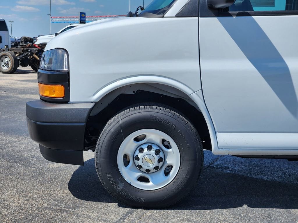 2025 Chevrolet Express Cargo Work Van - Photo 6