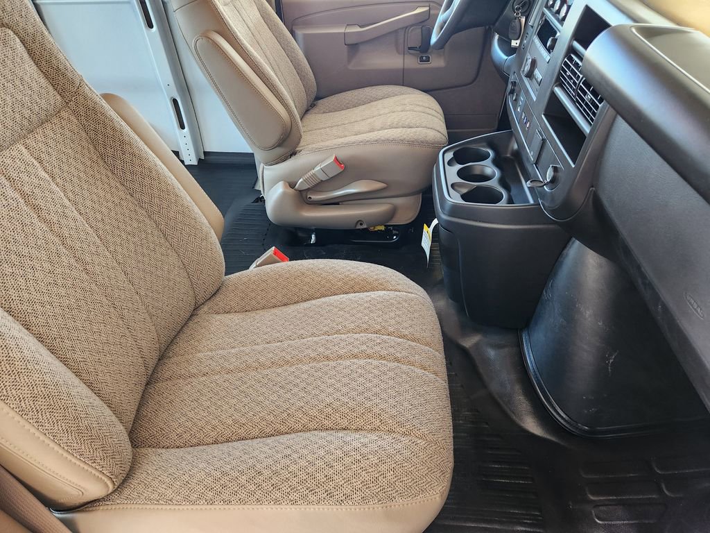 2025 Chevrolet Express Cargo Work Van - Photo 10