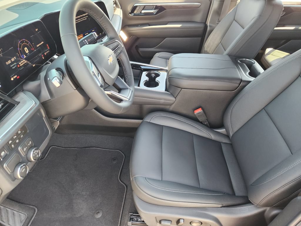 2026 Chevrolet Suburban LT - Photo 9