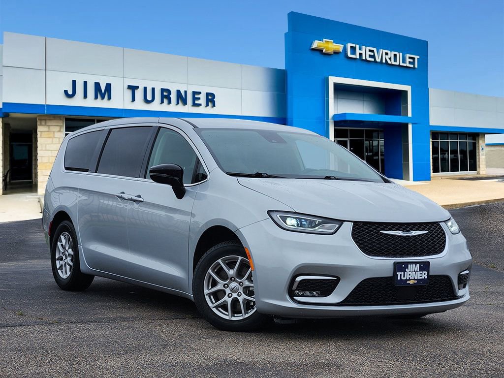 2024 Chrysler Pacifica Touring L's photo