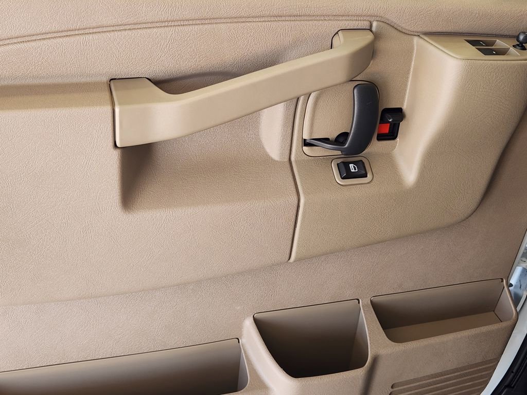 2025 Chevrolet Express Cargo Work Van - Photo 18
