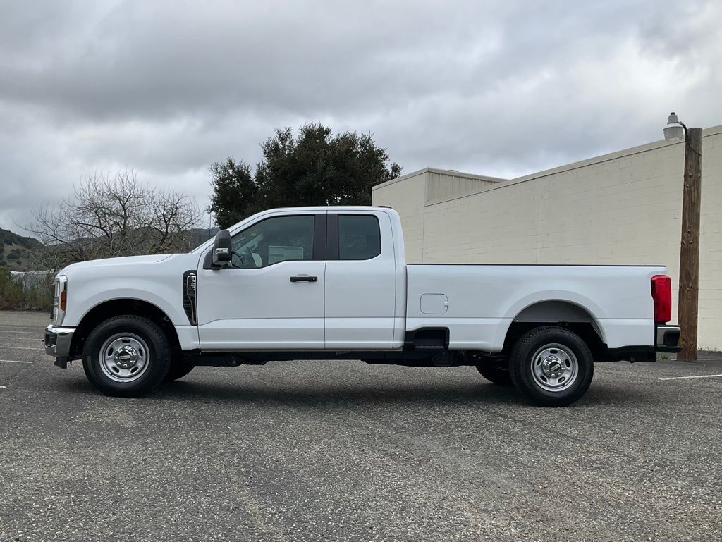 2025 Ford F-250 photo 3