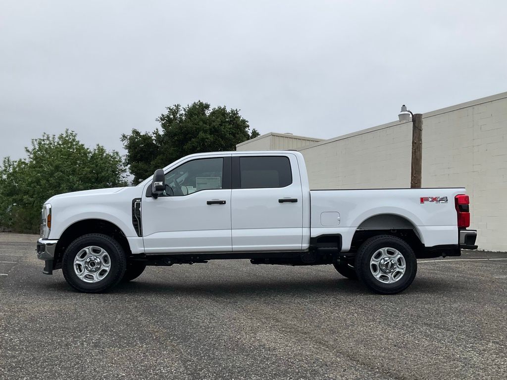 2025 Ford F-350 photo 3