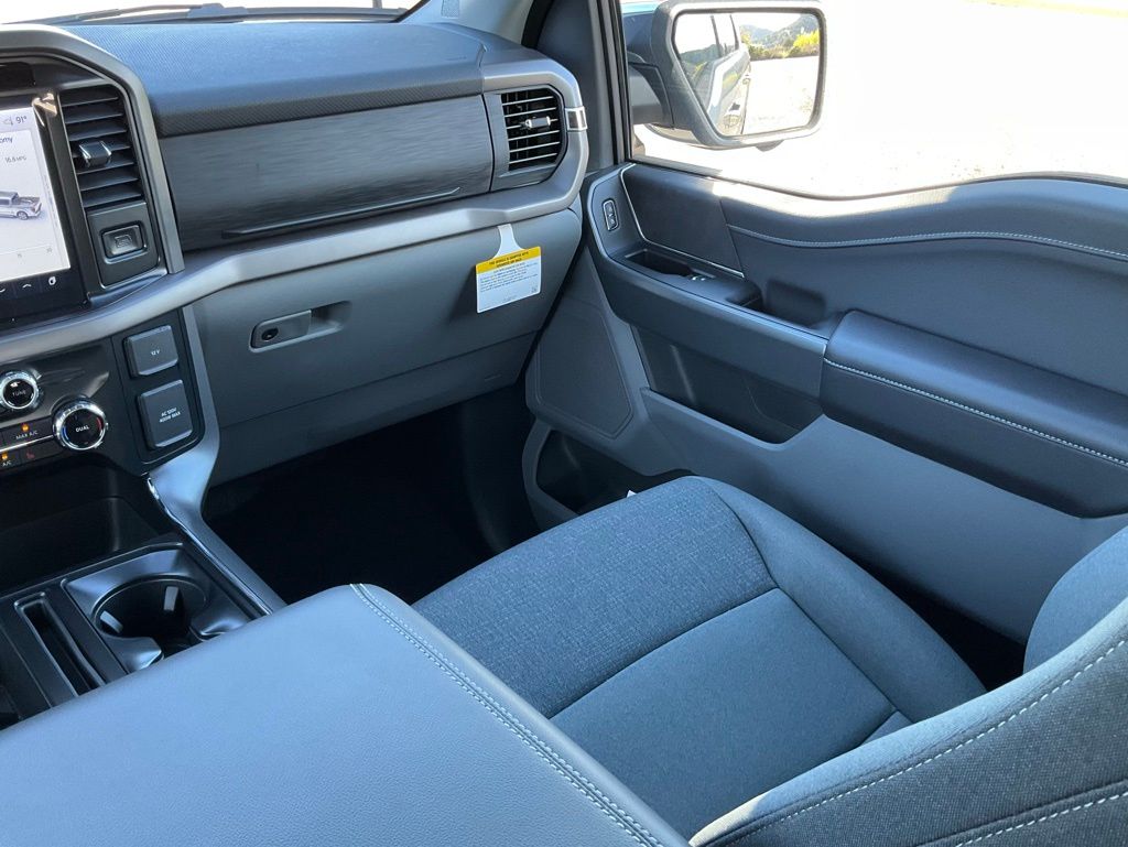 2025 Ford F-150 XLT - Photo 38