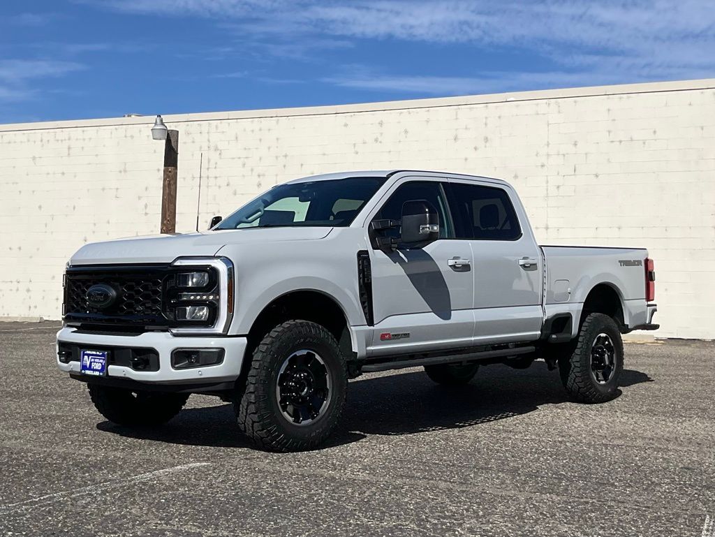 2025 Ford F-250 Lariat photo 2