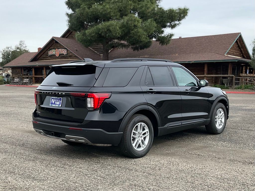 2026 Ford Explorer Active photo 5