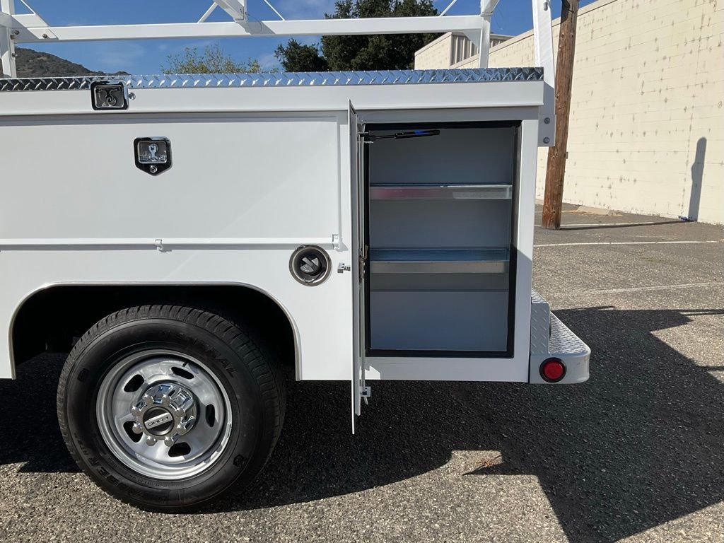 2025 Ford F-350 Super Duty Chassis Cab XL - Photo 17