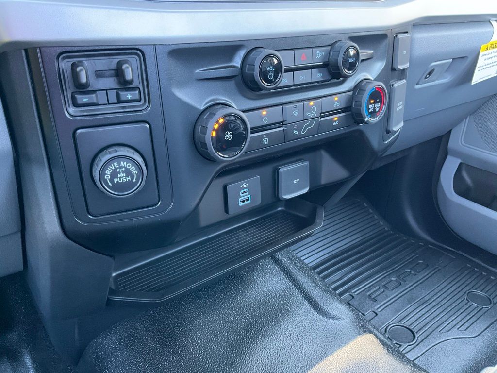 2025 Ford F-350 Super Duty Chassis Cab XL - Photo 65