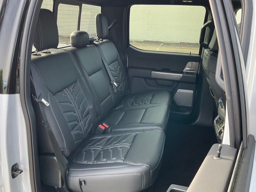 2025 Ford F-150 XLT - Photo 33