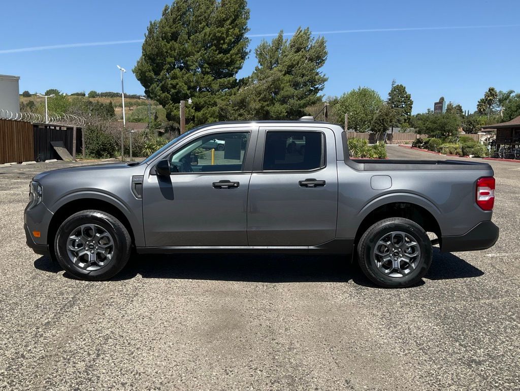 2025 Ford Maverick XLT photo 2
