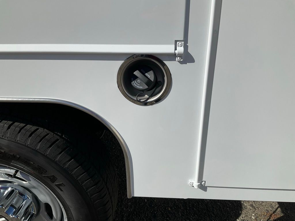 2025 Ford F-350 Super Duty Chassis Cab XL - Photo 29