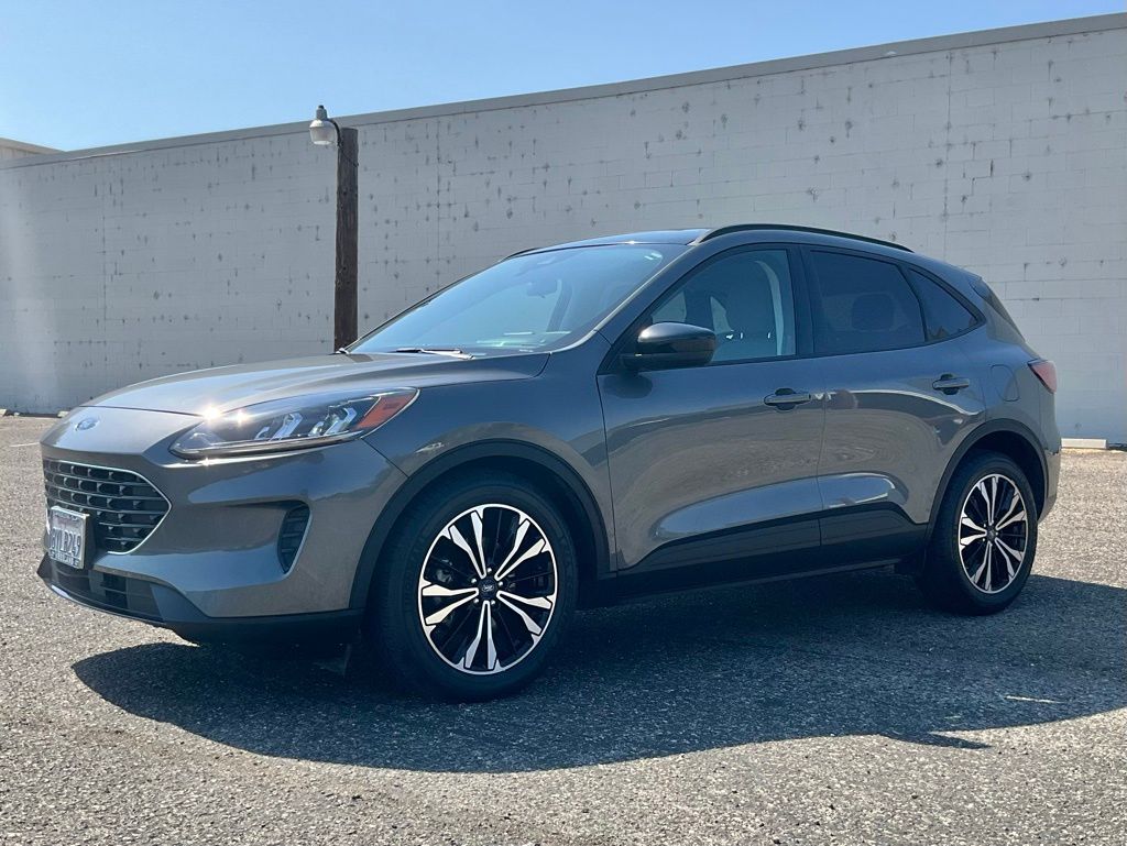 2022 Ford Escape SE photo 2