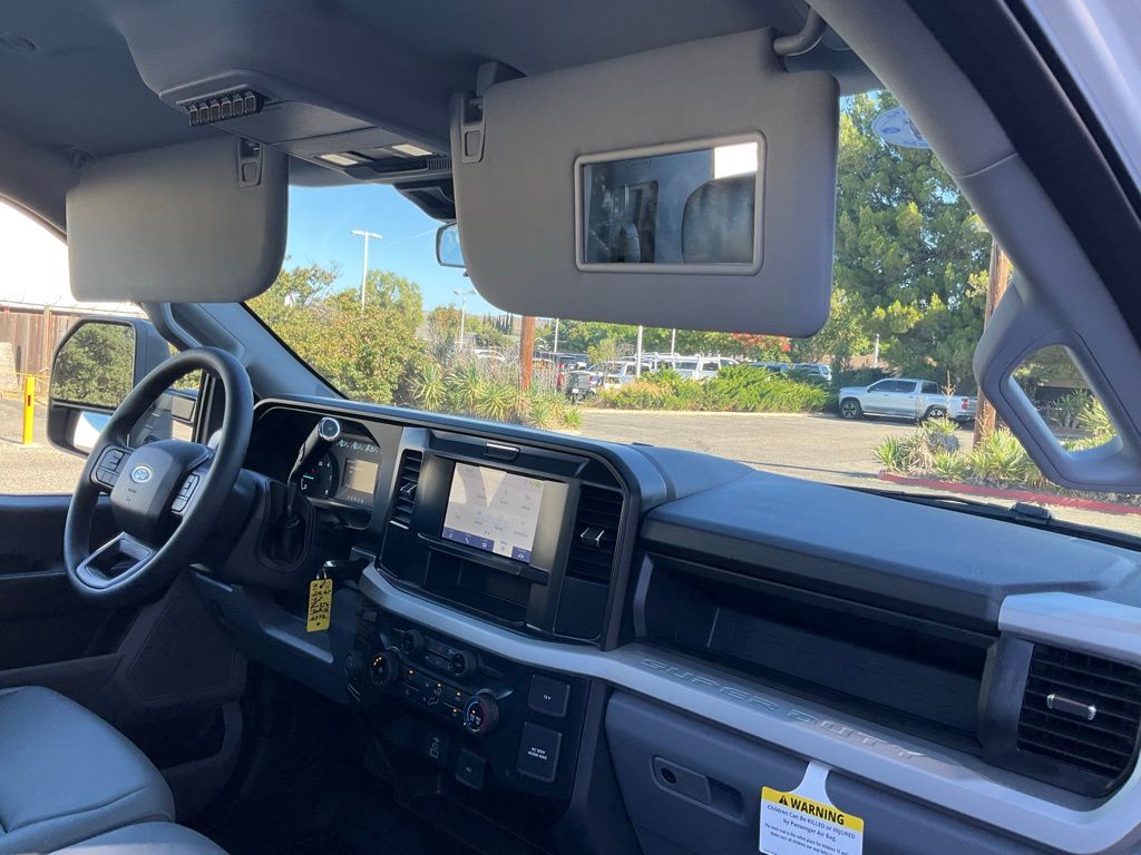 2025 Ford F-350 Super Duty Chassis Cab XL - Photo 33