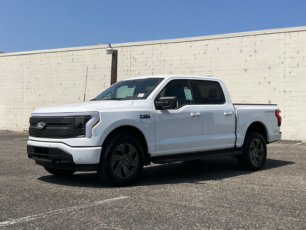 2025 Ford F-150 Lightning photo 2