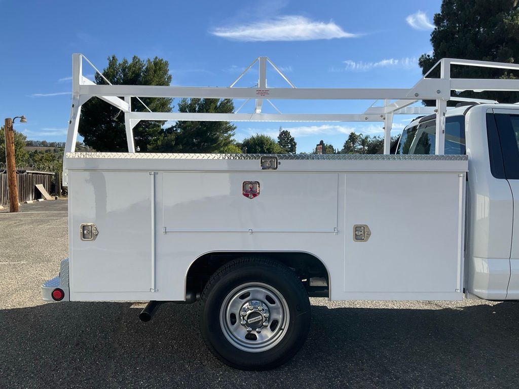 2025 Ford F-350 Super Duty Chassis Cab XL - Photo 18