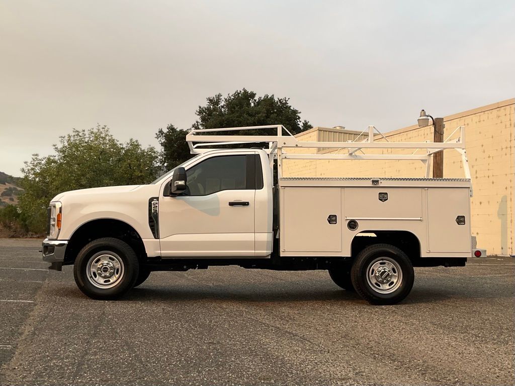2023 Ford F-250 XL photo 3