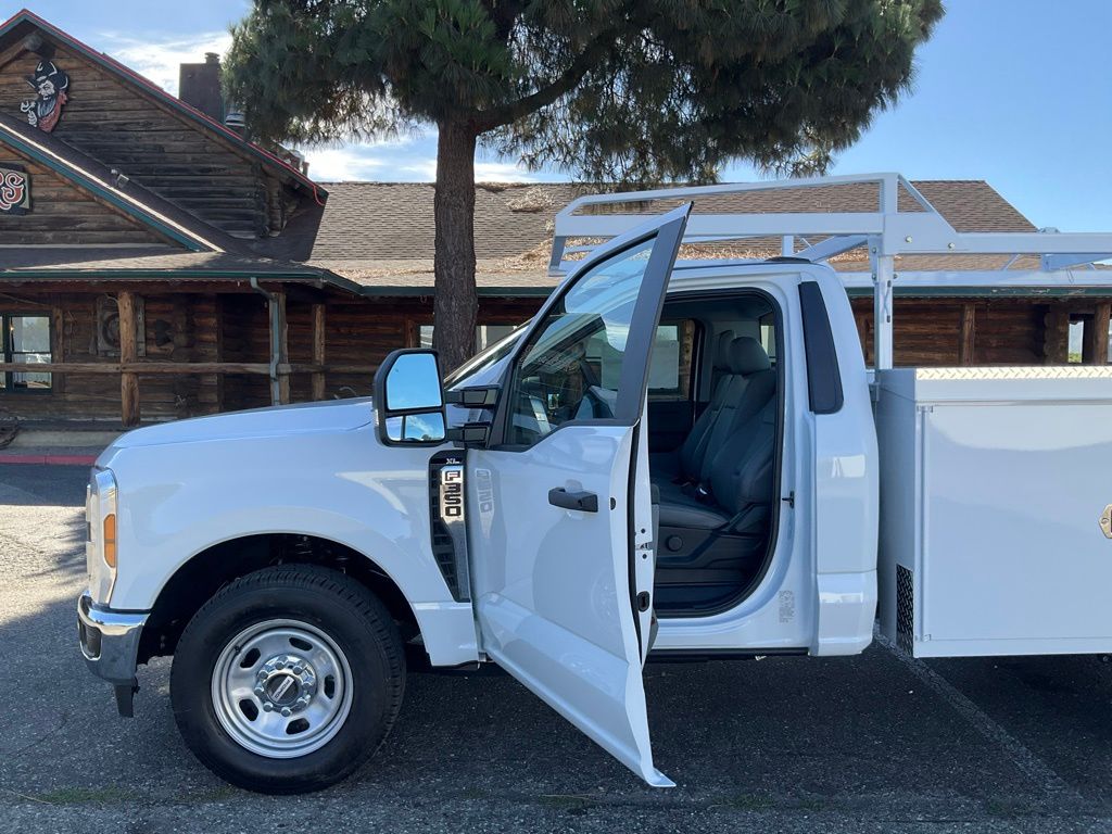2025 Ford F-350 Super Duty Chassis Cab XL - Photo 49