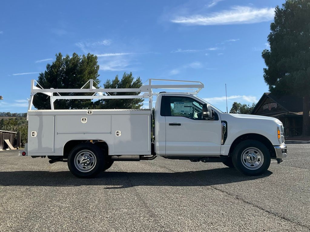 2025 Ford F-350 Super Duty Chassis Cab XL - Photo 7