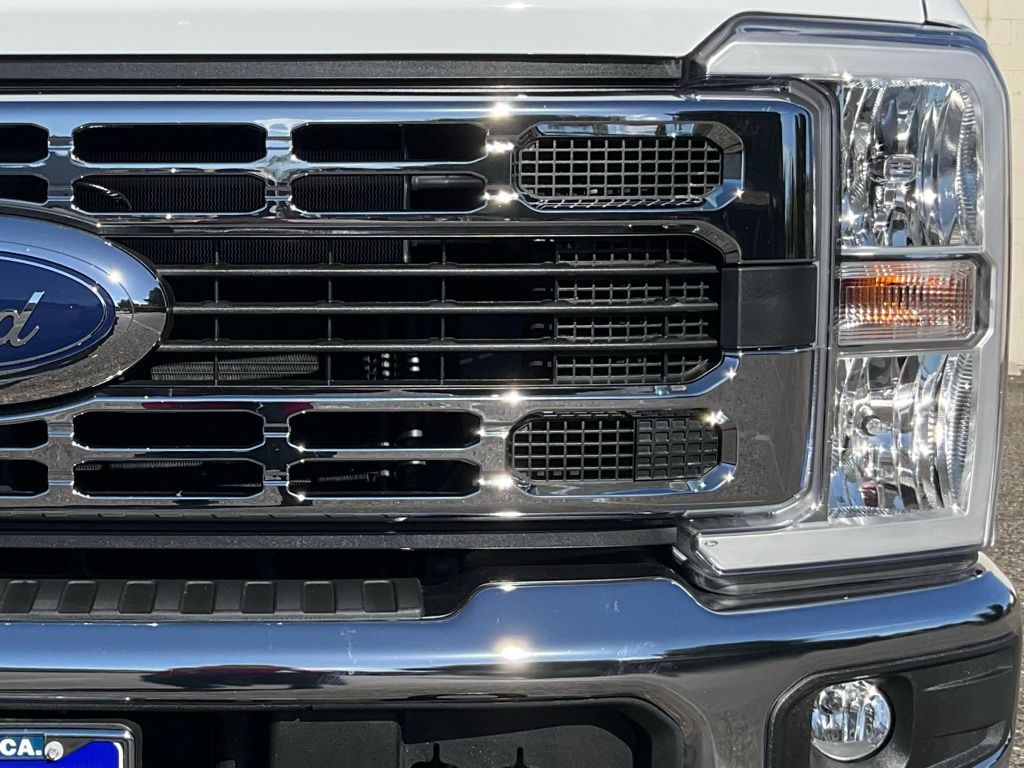 2025 Ford F-350 Super Duty Chassis Cab XL - Photo 82