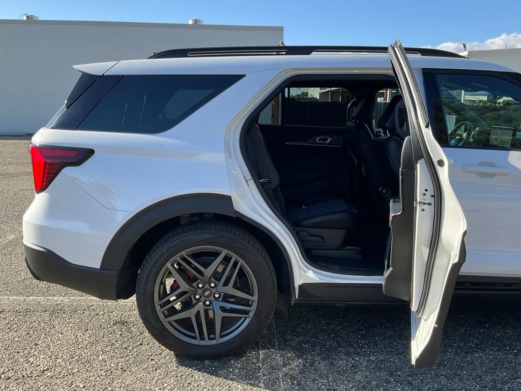 2025 Ford Explorer ST-LINE - Photo 25