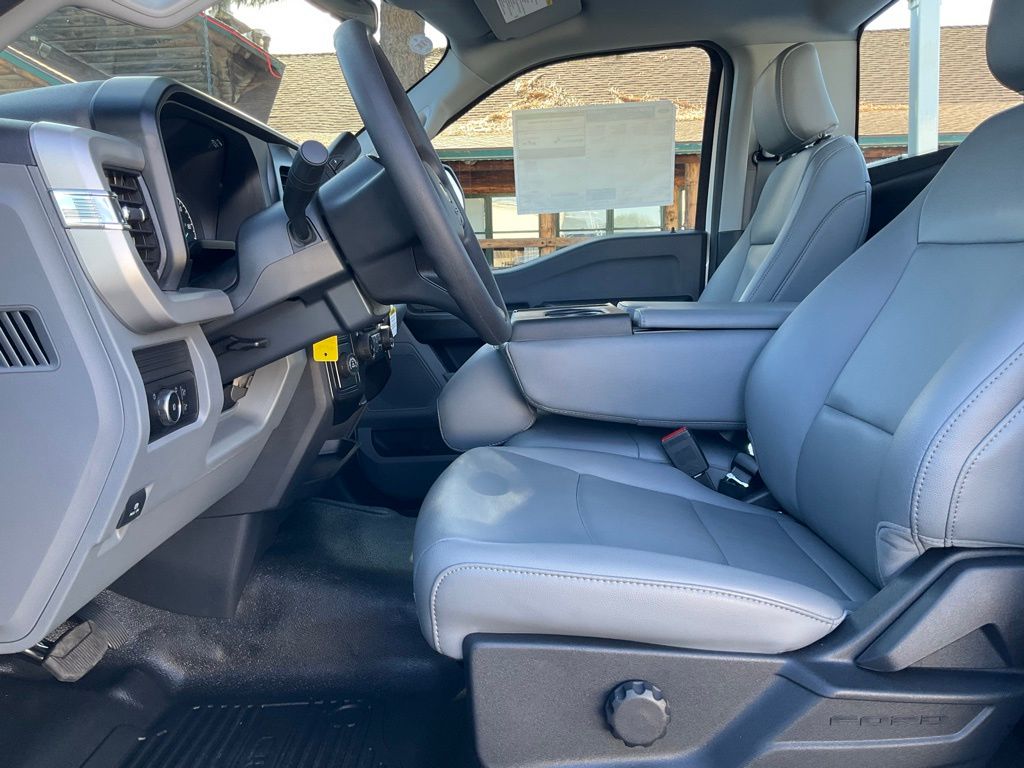 2025 Ford F-350 Super Duty Chassis Cab XL - Photo 55