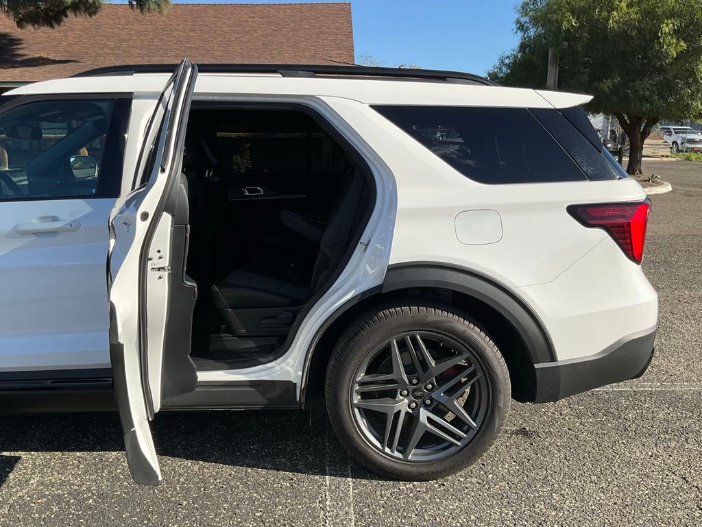 2025 Ford Explorer ST-LINE - Photo 21
