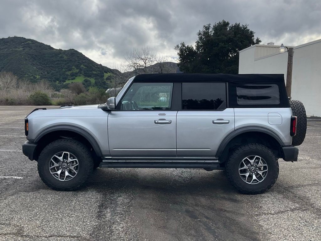 2023 Ford Bronco Outer Banks photo 2